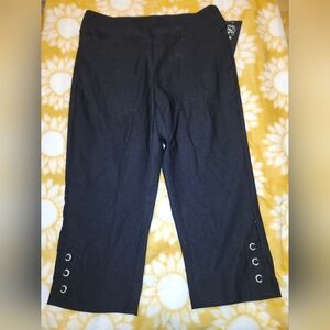 NWT Capri
